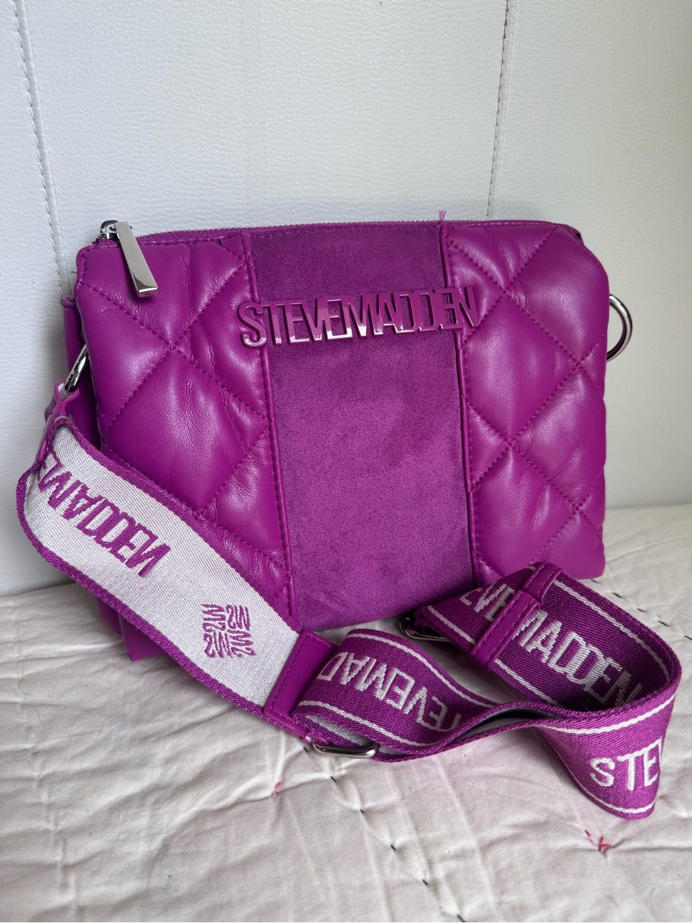 Steve Madden BPIERO  Quilted Crossbody Bag in Magenta